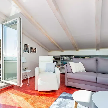 Luxury Penthouse Prestige Near The Sea 公寓 奥帕提亚