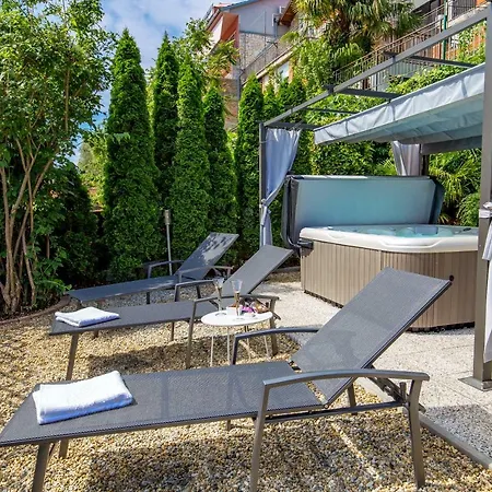 Luxury Penthouse Prestige Near The Sea 奥帕提亚