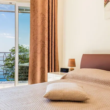 公寓 Luxury Penthouse Prestige Near The Sea 奥帕提亚