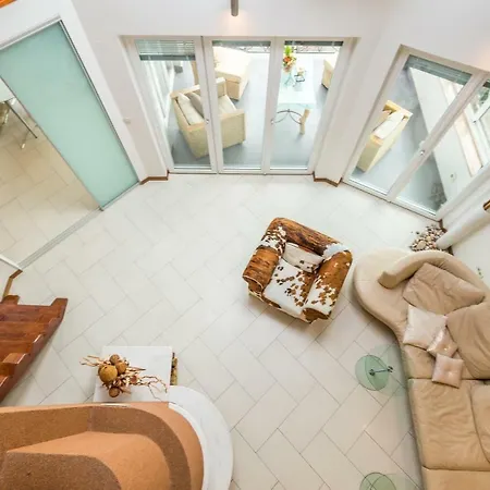 Luxury Penthouse Prestige Near The Sea