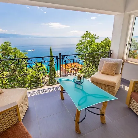 Luxury Penthouse Prestige Near The Sea