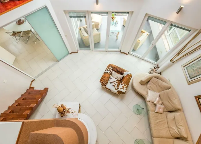 Luxury Penthouse Prestige Near The Sea