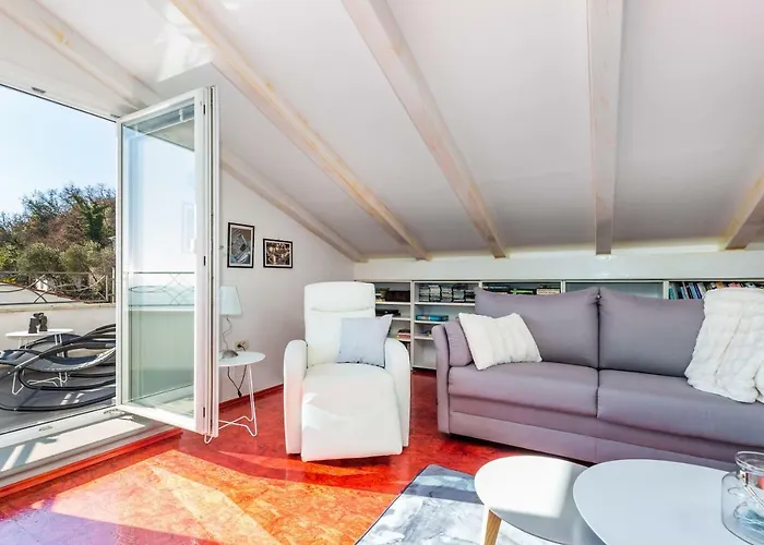 Luxury Penthouse Prestige Near The Sea شقة أوباتيا