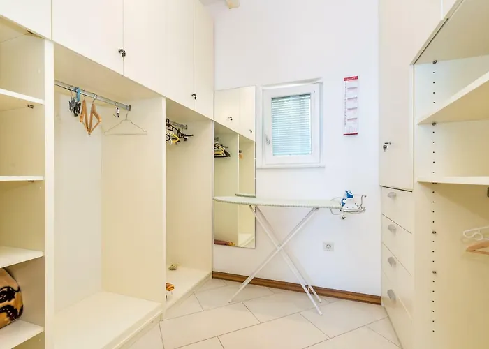 Luxury Penthouse Prestige Near The Sea شقة