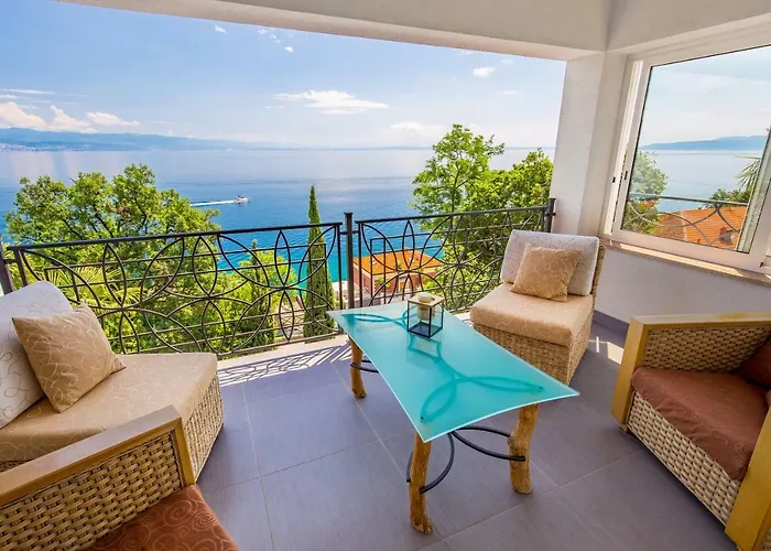 Luxury Penthouse Prestige Near The Sea