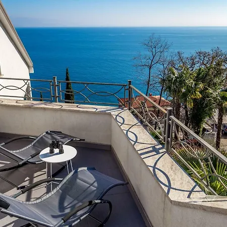 Апартаменти Luxury Penthouse Prestige Near The Sea *
