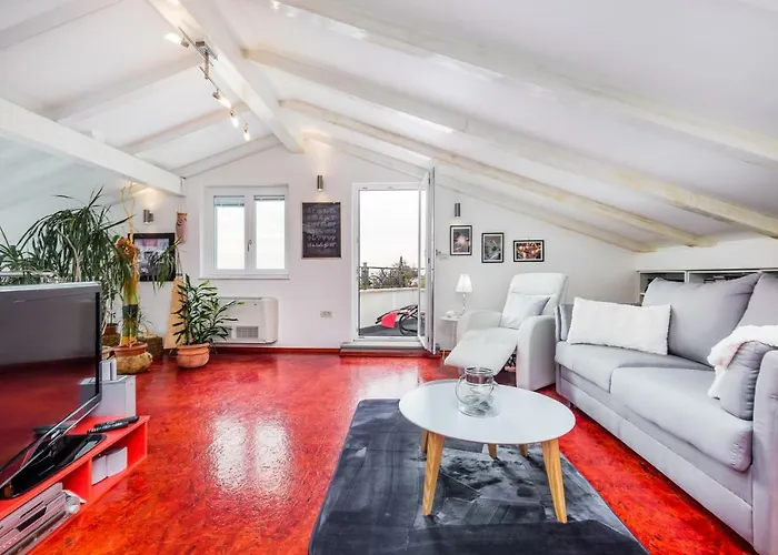 Luxury Penthouse Prestige Near The Sea