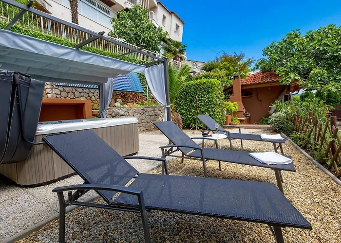 Luxury Penthouse Prestige Near The Sea Apartment